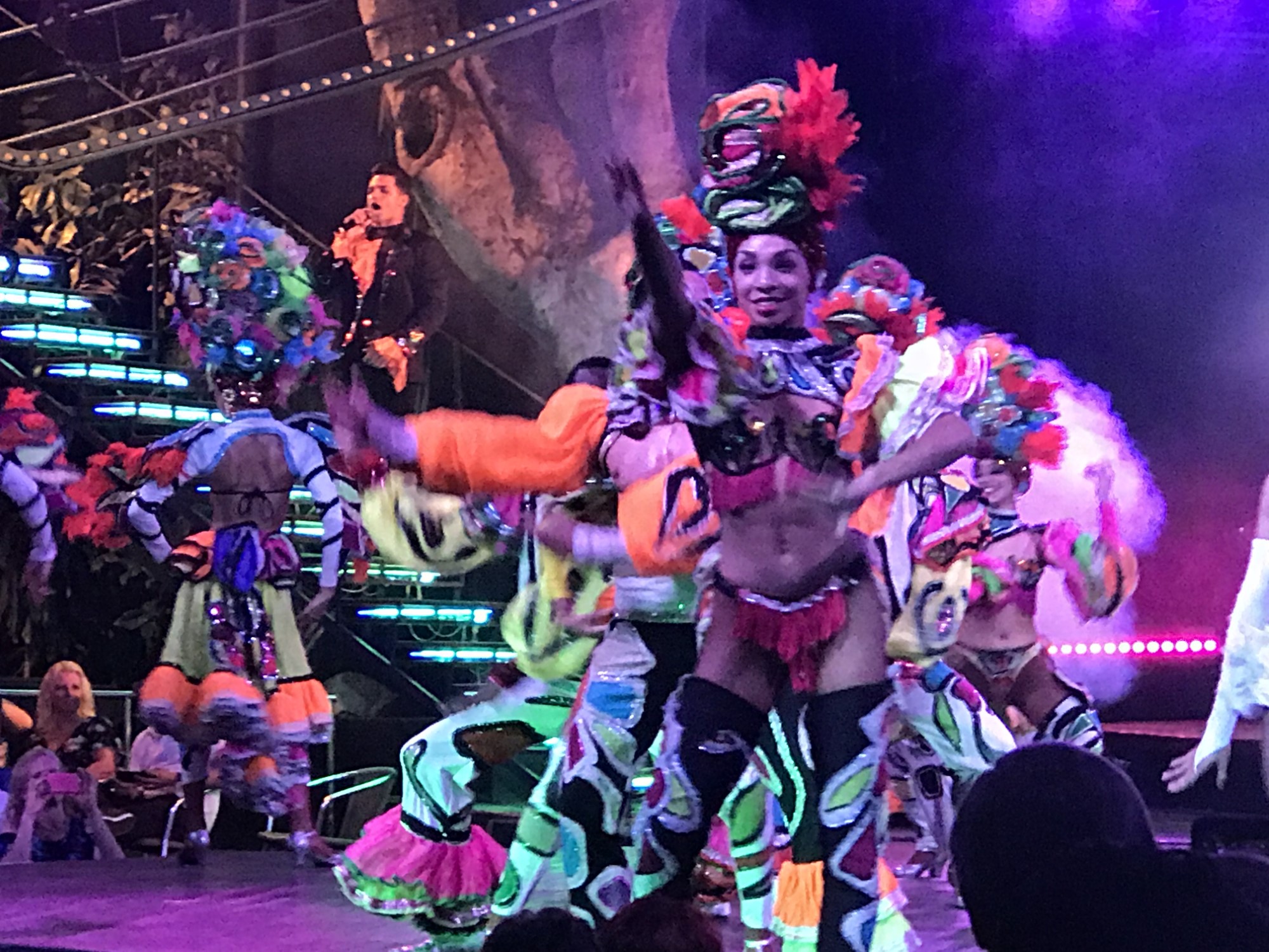 Kuba farbenfrohe Tropicana Show