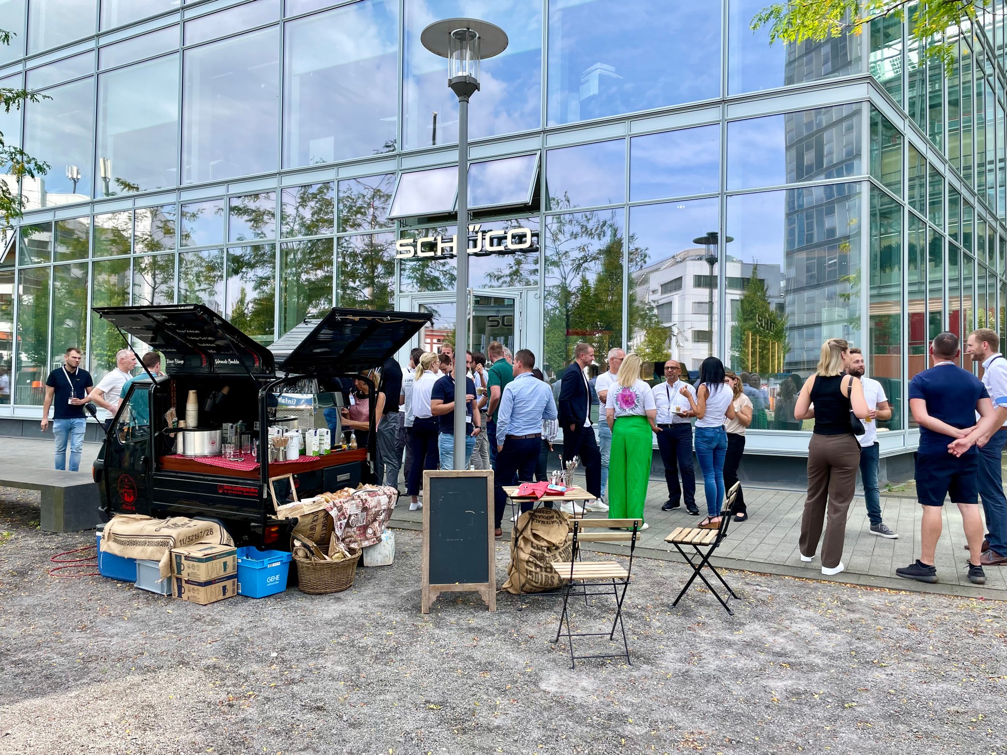 Führungskräftetreffen im Showroom und auf der Kartbahn