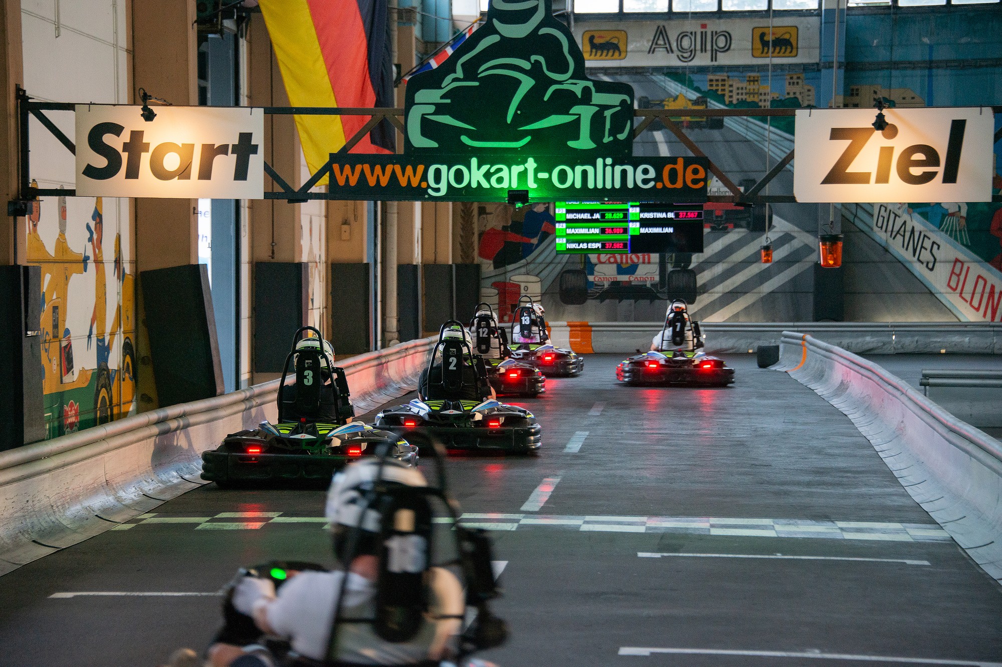 Führungskräftetreffen auf der Kartbahn